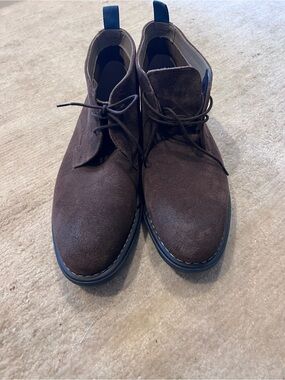 Clark’s Men's Brown Suede Chukka Boots - Classic Lace-Up